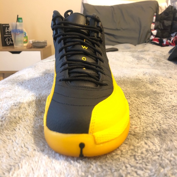 Jordan 12 Univ. Gold - Picture 2 of 4